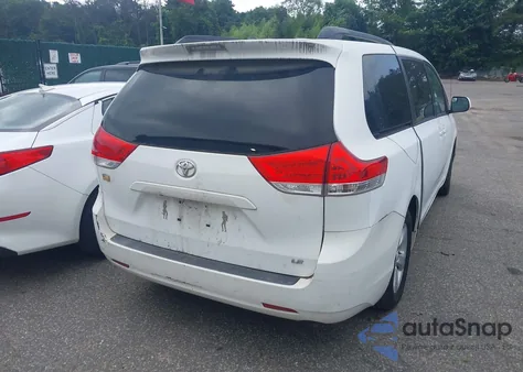 2011 Toyota Sienna Le V6 из США, поврежденный, VIN 5TDKK3DC7BS051343